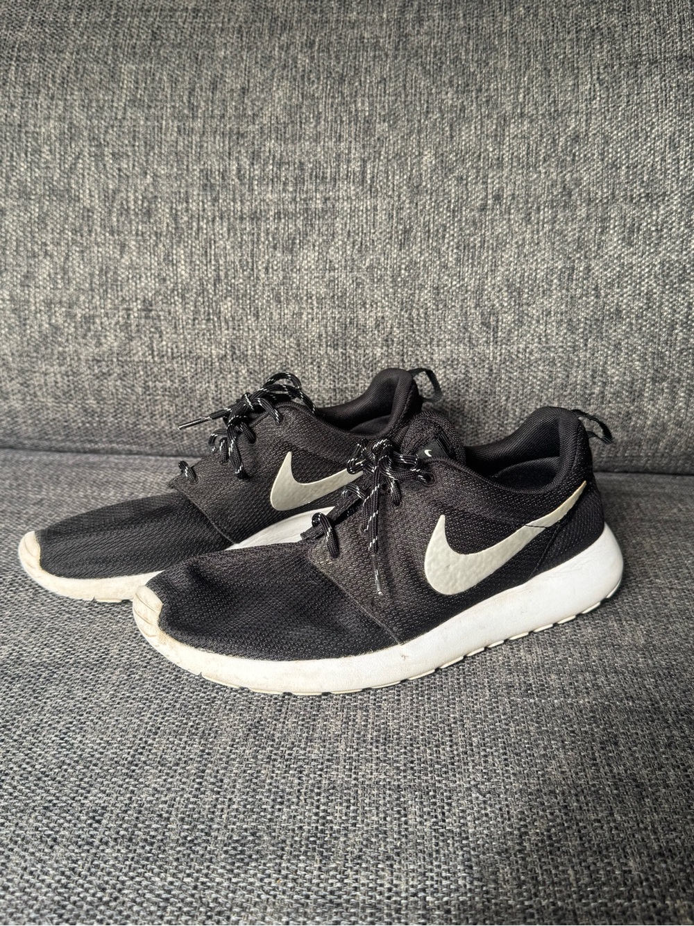Nike Roshe One Black & Metallic Silver Sneakers